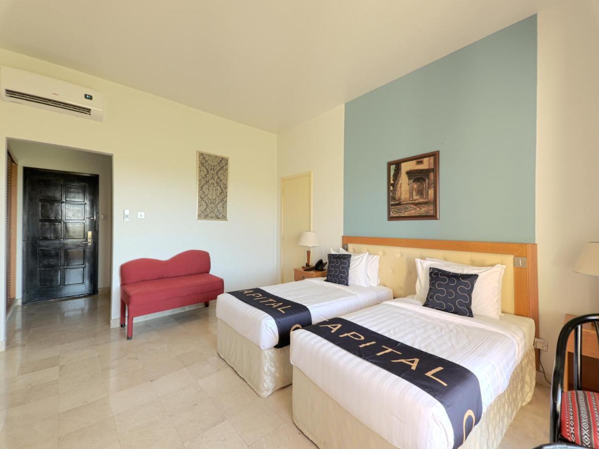 Capital O133 Al Sawadi Beach Resort & Spa Barka Exterior foto