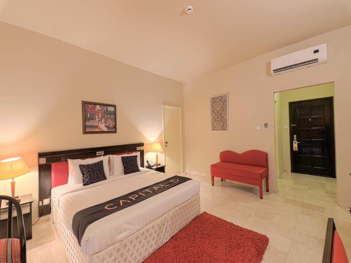 Capital O133 Al Sawadi Beach Resort & Spa Barka Exterior foto
